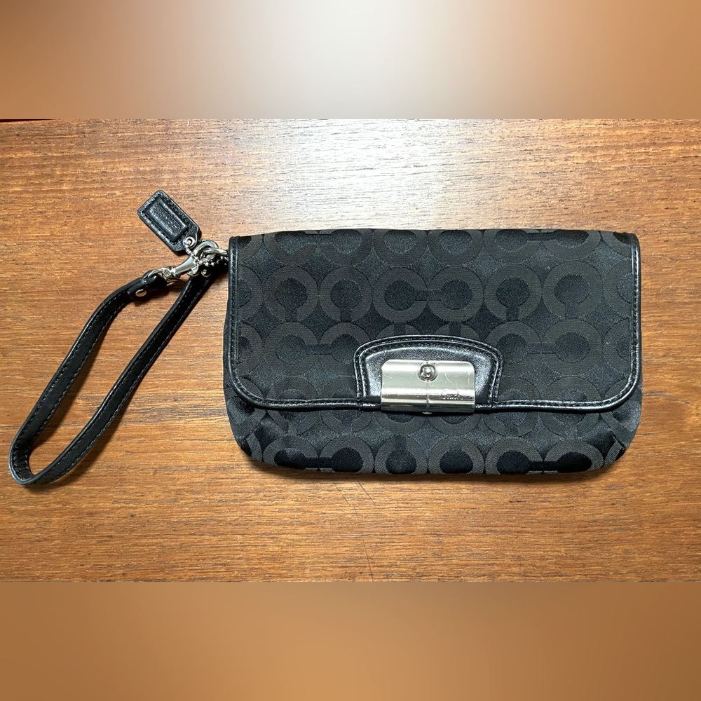 Coach logo wristlet black